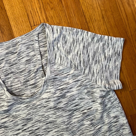 Lululemon Back In Action Short Sleeve - Picture 7 of 8